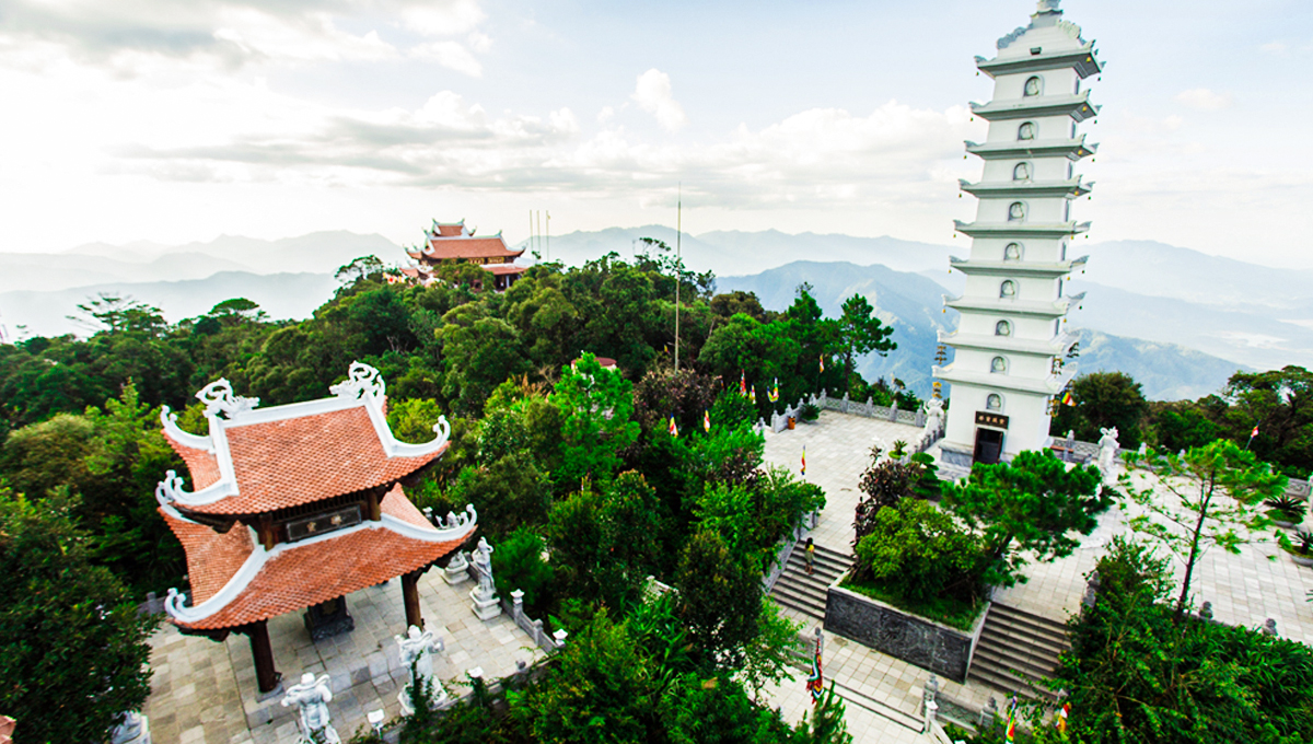 Tháp chùa Linh Ứng Bà Nà