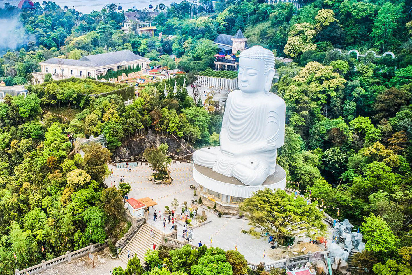 Tượng Phật ở chùa Linh Ứng Bà Nà